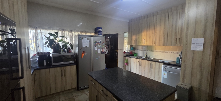 4 Bedroom Property for Sale in Rhodesdene Northern Cape